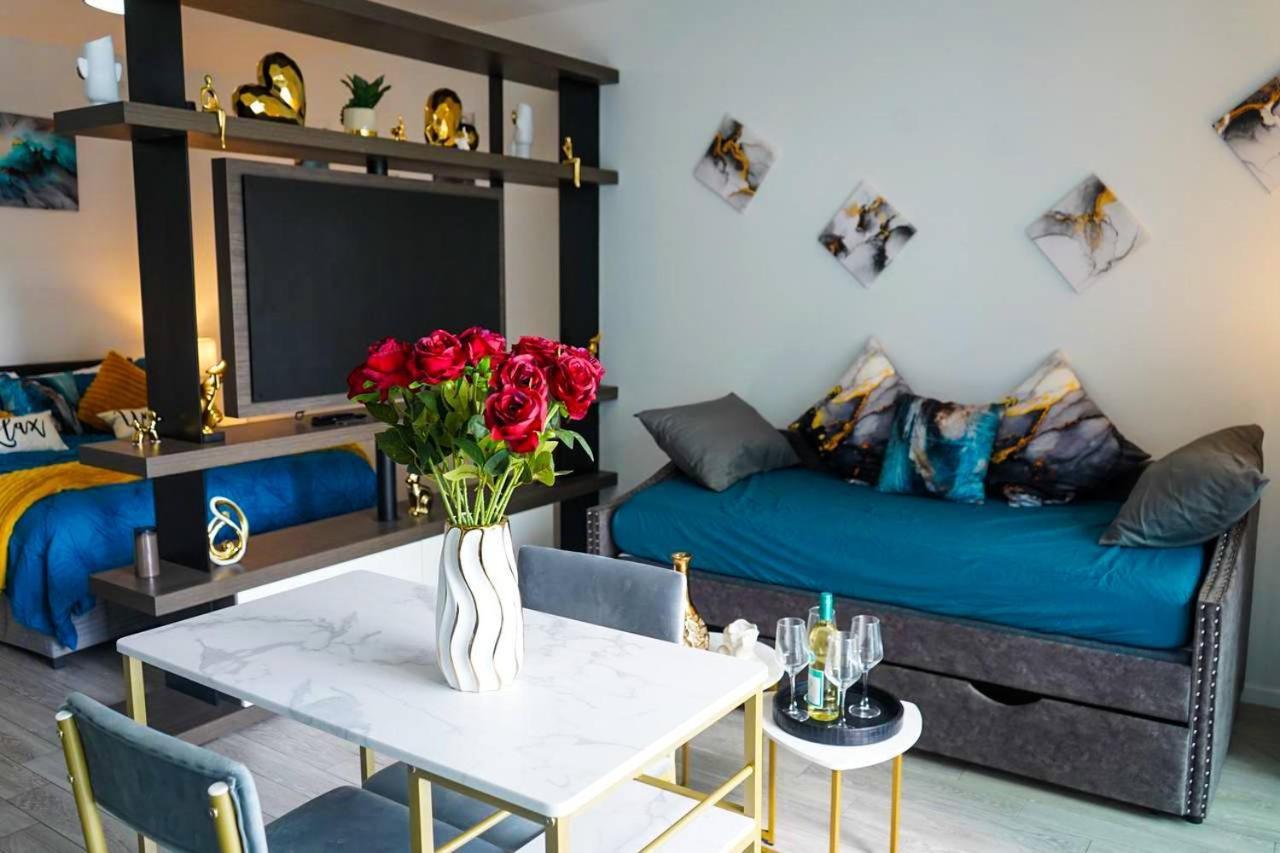 Penthouse Chic Bedroom Apartment